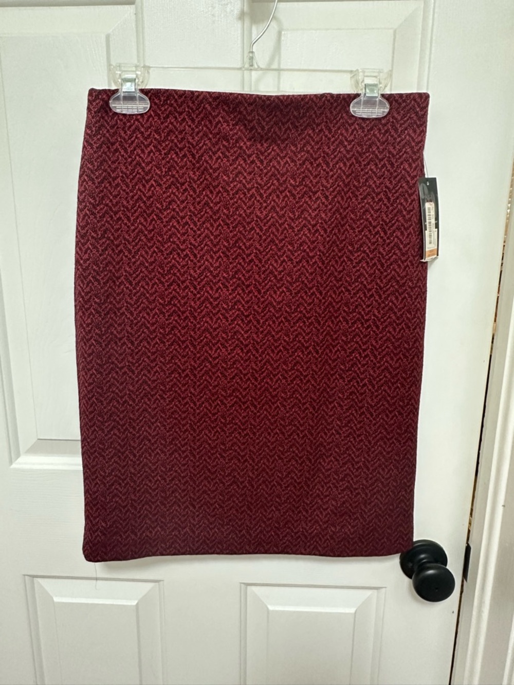 0001- NWT Nine West Maroon Chevron Knit Pencil Skirt size small